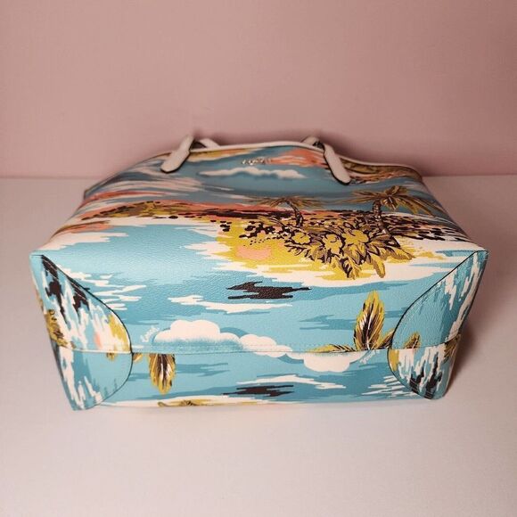 NWT Coach CJ599 City Tote with Hawaiian Print in Canvas & Leather Blue Multi - Picture 5 of 7